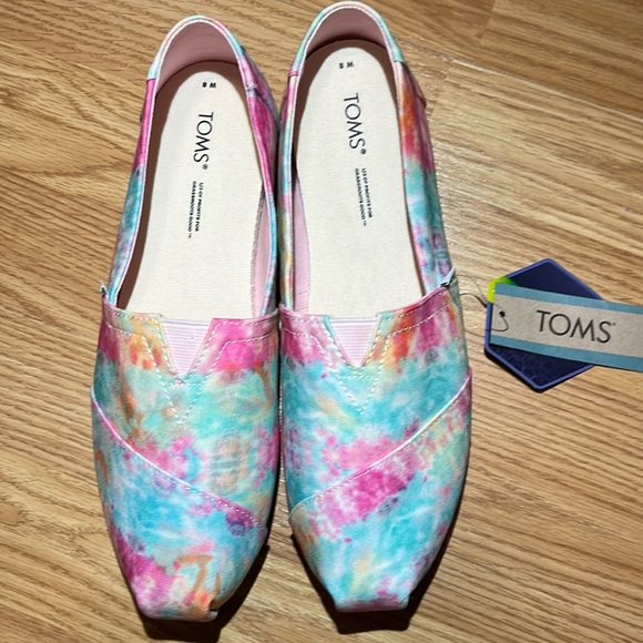 Tom’s shoes, new with tag. size 8 tie-dye - Picture 1 of 3